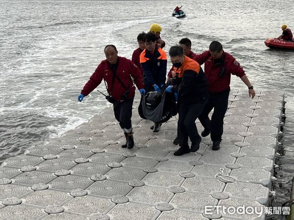 ▲▼  北市社子島島頭公園1名男子受困沙洲           。（圖／記者黃彥傑翻攝）