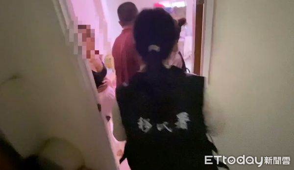 ▲▼出租套房變砲房！細肩爆乳女來台賣淫　拍大把鈔票向同鄉炫富。（圖／記者許宥孺翻攝）