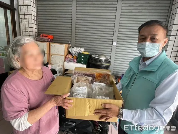 ▲▼武陵外役監獄針對貧困收容人家屬，致贈冬被及年菜，協助安心過好年。（圖／武陵外役監獄提供，下同）