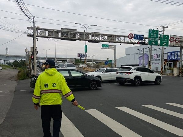 ▲春節連假預估四波車潮