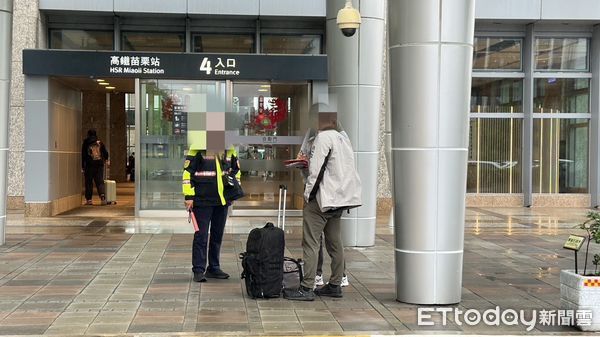 ▲▼監理站稽查人員與警方分別訪談駕駛及乘客，乘客坦承由竹南鎮芝柏山汽車旅館至苗栗高鐵站付費600元。（圖／苗栗監理站提供）