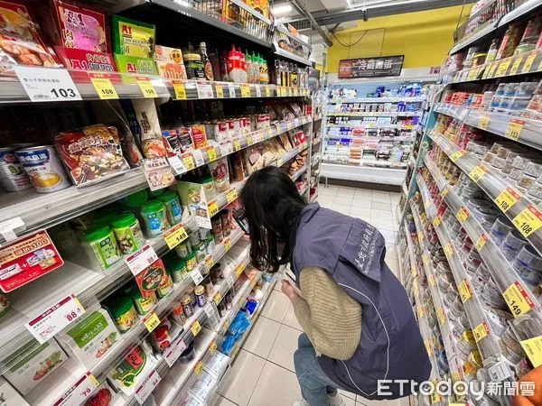 ▲▼調味料粉檢出工業色素「蘇丹紅」。（圖／台北市衛生局提供）