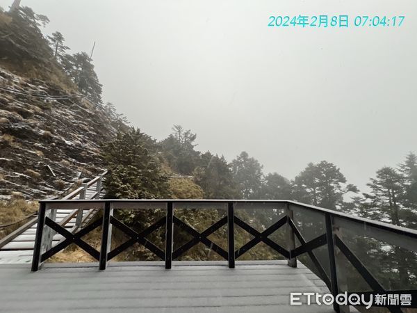 ▲玉山群峰今降雪，山友須備妥雪地裝備再上山。（圖／翻攝「玉山國家公園」臉書粉專）