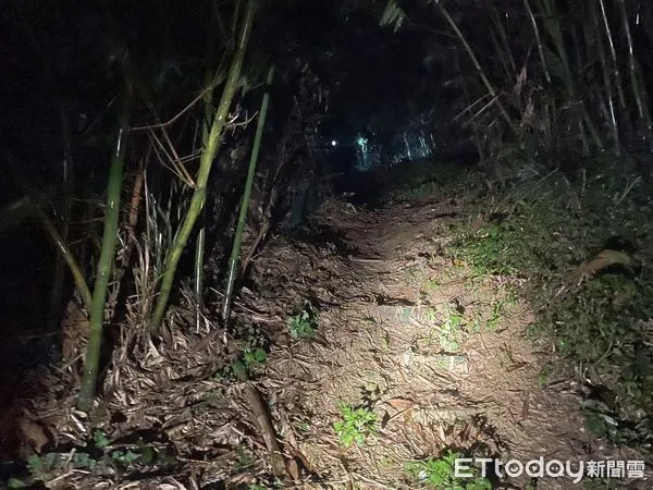 ▲▼岳父穿黃色雨衣獨自到後山失蹤　女婿報案急尋。（圖／記者郭世賢翻攝）