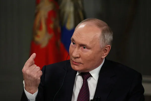 ▲▼俄羅斯總統普丁（Vladimir Putin）接受前福斯新聞（Fox News）主播卡爾森（Tucker Carlson）的採訪。（圖／路透）
