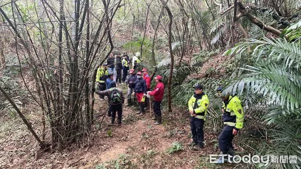 ▲▼    基隆男子自家後山失聯，警消人員今尋獲他冰冷遺體         。（圖／記者郭世賢翻攝）