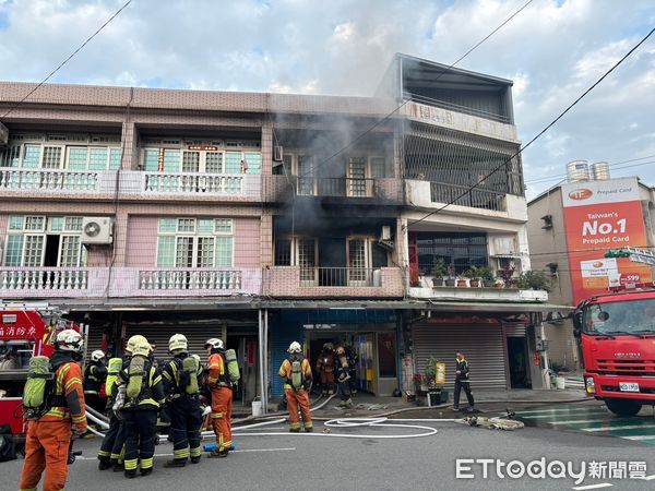 ▲▼ 桃園民宅火警，2死1命危。（圖／記者沈繼昌翻攝）