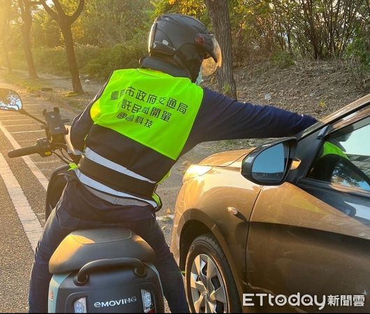 ▲台南市路邊停車格自13日（大年初四）起恢復停車收費，交通局提醒遊客多多利用「台南好停」APP查詢即時停車格位資訊。（圖／記者林東良翻攝，下同）