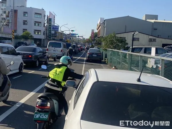 ▲台南市路邊停車格自13日（大年初四）起恢復停車收費，交通局提醒遊客多多利用「台南好停」APP查詢即時停車格位資訊。（圖／記者林東良翻攝，下同）