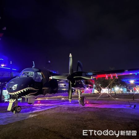 ▲「艦證奇蹟－鋼鐵機器人」創作特展2020年首次在台南市文化局委外景點「定情碼頭德陽艦園區」展出，成功吸引民眾朝聖參觀。（圖／記者林東良翻攝，下同） 