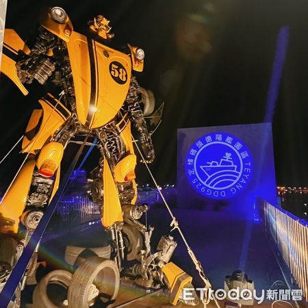 ▲「艦證奇蹟－鋼鐵機器人」創作特展2020年首次在台南市文化局委外景點「定情碼頭德陽艦園區」展出，成功吸引民眾朝聖參觀。（圖／記者林東良翻攝，下同） 