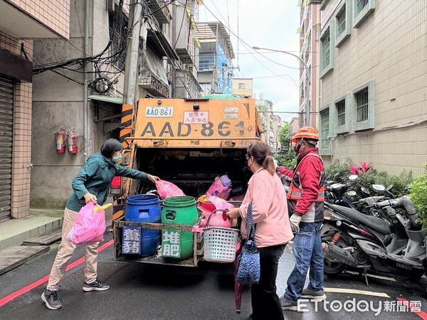 ▲新北垃圾車。（圖／記者郭世賢翻攝）