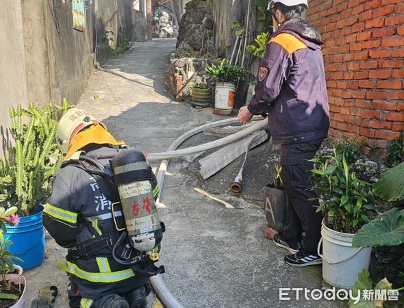 ▲▼   高雄市左營區舊城巷火警          。（圖／記者吳奕靖翻攝）