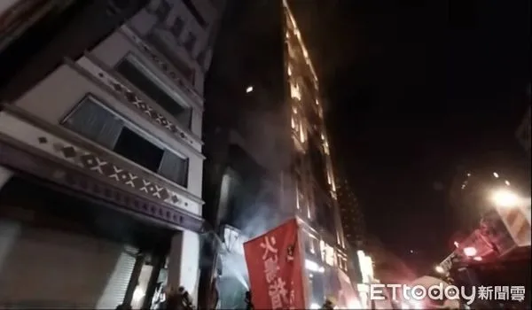 ▲12日晚間北市中正區某湯包店發生火警。（圖／記者張君豪翻攝）