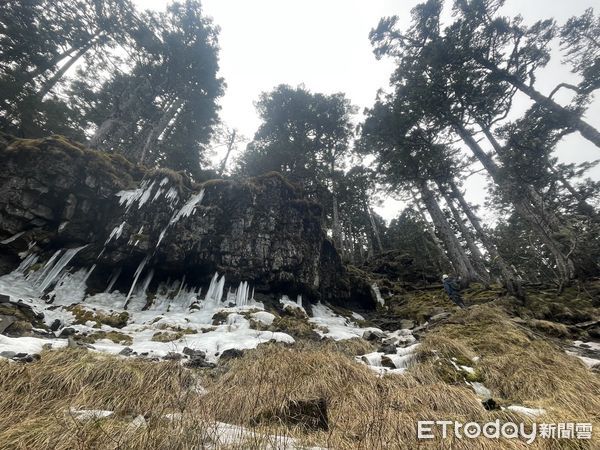 ▲▼搜救獨攀登山客，苗栗縣消防人員滑落山谷受傷送醫。（圖／資料照片，記者蔡文淵翻攝）