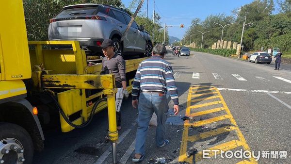 ▲台二線轎車恍神逆向撞槽車。（圖／記者郭世賢翻攝）