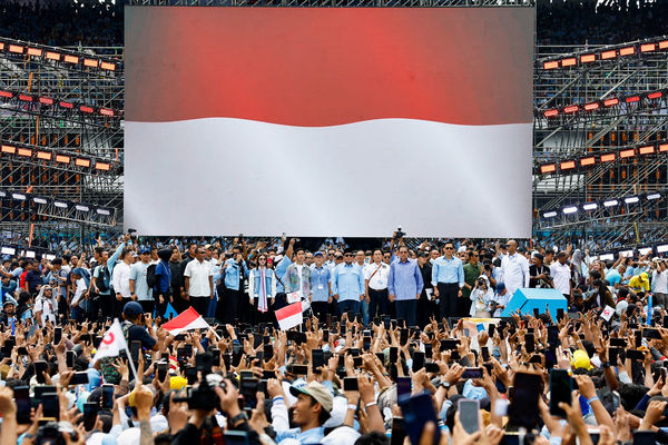 ▲▼印尼國防部長兼總統候選人普拉伯沃（Prabowo Subianto） 和競選搭檔、印尼總統佐科威（Joko Widodo）的長子吉伯朗（Gibran Rakabuming Raka）在雅加達舉行競選造勢。（圖／路透）