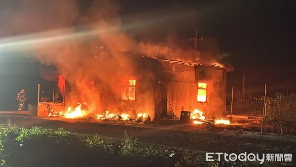 ▲西螺火警毀農舍，屋中母犬年前甫生產一大三小命喪火窟。（圖／記者蔡佩旻攝）