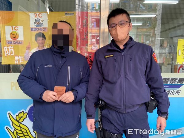 ▲▼「爸媽、紅包找到了」，男子騎機車卻沿路掉千元鈔，還好被路人全數撿回。（圖／警方提供，下同）