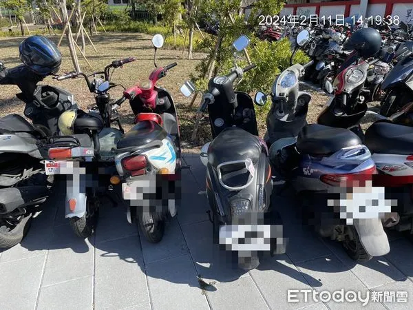 ▲彰化扇形車庫外人行道機車違停。（圖／記者唐詠絮翻攝）