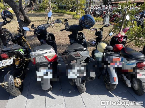 ▲彰化扇形車庫外人行道機車違停。（圖／記者唐詠絮翻攝）