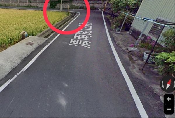 ▲騎士閃小貨車跌落水溝亡。（圖／翻攝自Google Map.）