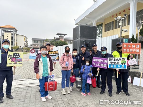 ▲台南市各級學校16日開學，台南市警局交警大隊、女警、婦幼隊及各分局一大早就總動員啟動「護童勤務」。（圖／記者林東良翻攝，下同）