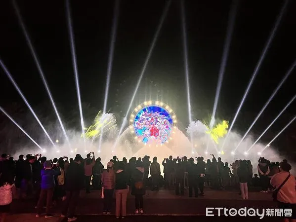 ▲▼太平洋燈會今年吸引更多遊客，連假期間共吸引了近八萬人到訪。（圖／花蓮縣政府提供，下同）