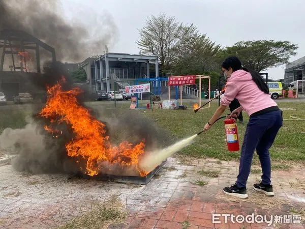 ▲台南市消防局第一大隊後壁分隊前往園區，為第一線工作人員辦理消防安全教育訓練，提升蘭展期間的緊急應變能力。（圖／記者林東良翻攝，下同）