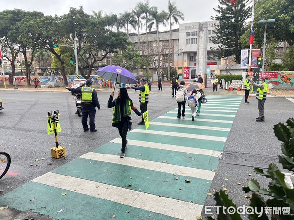 ▲花蓮警分局開學日積極落實護童專案。（圖／花蓮警分局提供，下同）