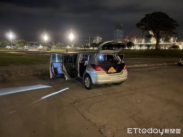 ▲▼女子開車到河濱公園，持瓦斯槍朝太陽穴自轟。（圖／記者邱中岳翻攝）