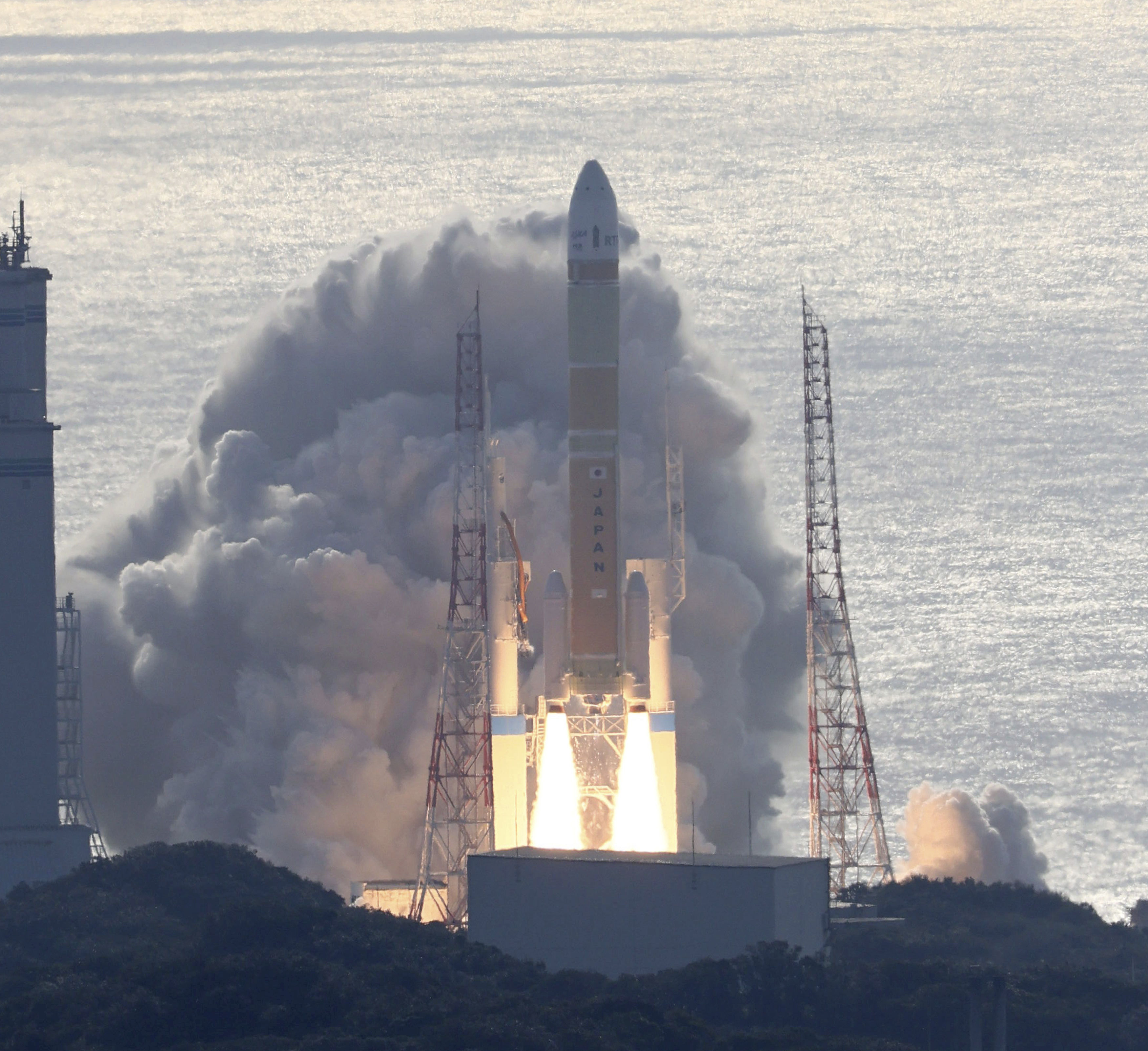 ▲▼日本17日上午在鹿兒島縣種子島宇宙中心成功發射新型旗艦火箭H3。（圖／達志影像／美聯社）