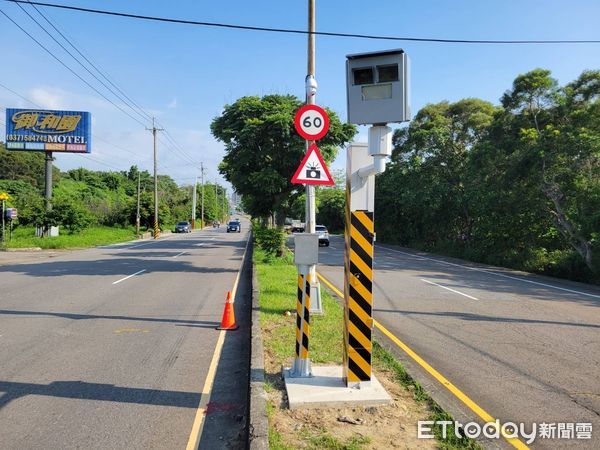 ▲▼苗栗縣竹南鎮公義路道路筆直，限時速60公里，車輛容易超速行駛，新設測速照相機，將於3月1日開始執法（圖／苗栗縣警察局提供）