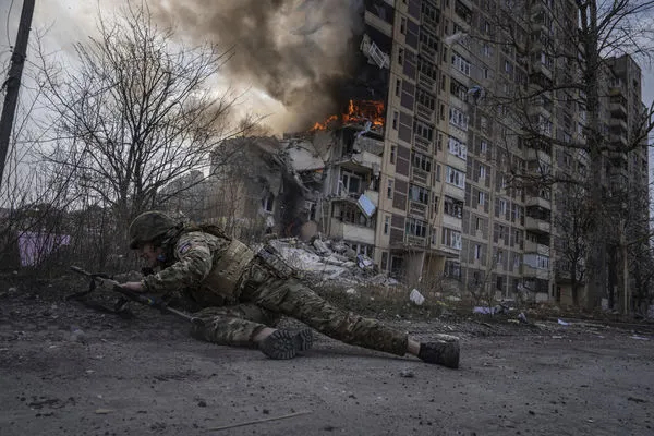 ▲▼烏克蘭軍方宣布從烏東戰略城鎮阿夫迪夫卡（Avdiivka）撤退。（圖／達志影像／美聯社）