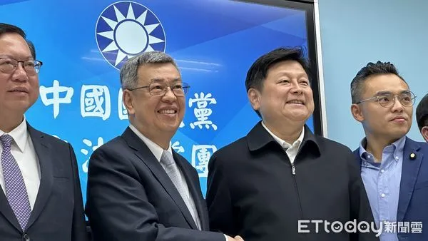 ▲▼  陳建仁拜會國民黨團     。（圖／記者崔至雲攝）