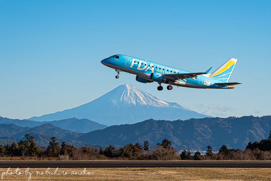 ▲▼快訊／日本客機起飛後「機輪無法收起」！　緊急返航。（圖／取自富士夢幻航空臉書）