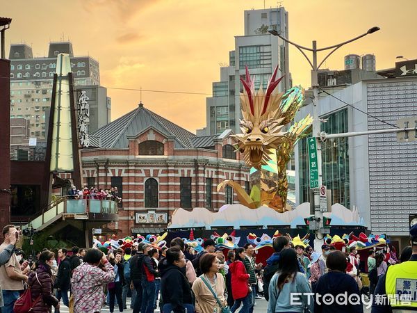 ▲台北燈節「龍躍光城」今（17日）於西門町正式揭幕。（圖／記者彭懷玉攝）