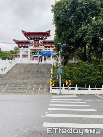 ▲▼花蓮忠烈祠前的尚志橋和新興路口、建國路和建林街共2個路口啓用行人專用時相。（圖／花蓮縣政府提供，下同）