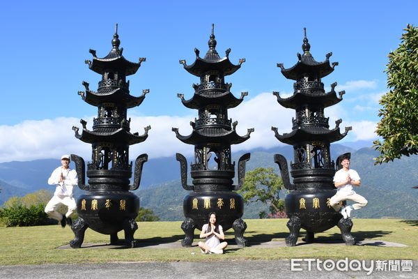 ▲▼大草原地勢平坦，視野開闊，讓人能夠一眼望見遠處層疊的山脈和梯田。（圖／富里鄉公所提供，下同）