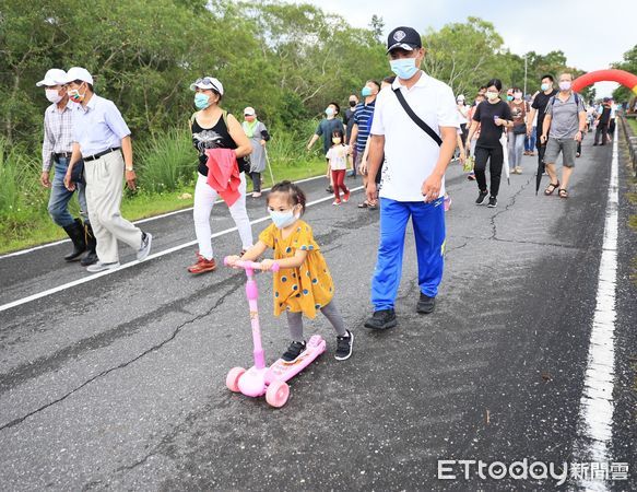 ▲▼花蓮衛生局提醒民衆多利用公園步道，養成規律的運動習慣，保持身體健康。（圖／花蓮衛生局提供，下同）