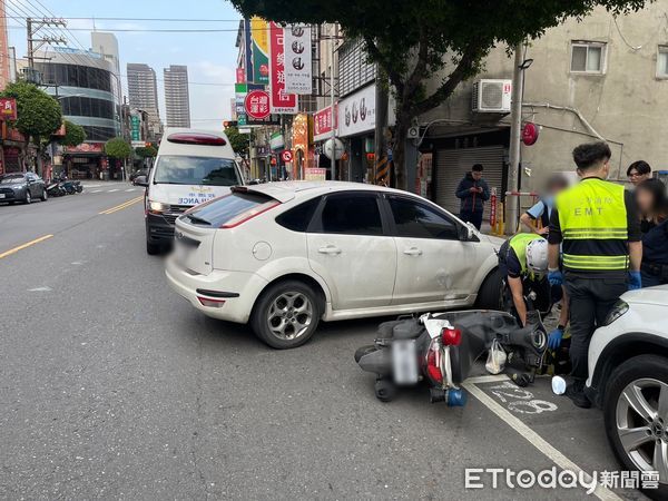 ▲▼土城分局女警騎警用機車直行，與左轉車發生車禍             。（圖／記者陳以昇翻攝）