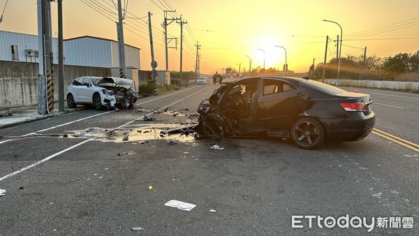 ▲徐姓駕駛載妻子行經土庫鎮奮起里疑因太陽強光直接照射影響視線偏離車道，與對向尹姓駕駛發生對撞。（圖／記者蔡佩旻翻攝）