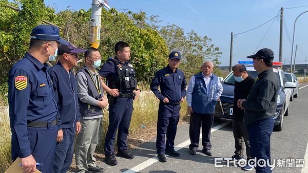 ▲虎尾警方今日前往土庫鎮2死車禍案發地現勘。（圖／記者蔡佩旻翻攝）