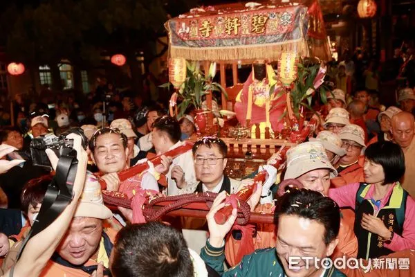 ▲台南「東山碧軒寺迎佛祖暨遶境」，2月19日（農曆正月初十）凌晨舉行莊嚴肅穆的迎佛祖回駕大典。（圖／記者林東良翻攝，下同）