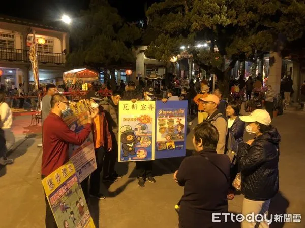 ▲台南市消防局第一大隊關嶺分隊警義消人員，趁此至香火鼎盛之火山碧雲寺進行宣導，祈福庇佑地方無災，四海平安。（圖／記者林東良翻攝，下同）