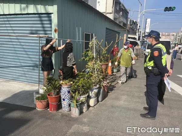 ▲虎尾警分局執行道路障礙清除專案。（圖／記者蔡佩旻翻攝）