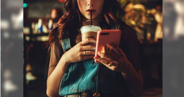 女子在交友軟體遇到童年玩伴。（示意圖／Pixabay）