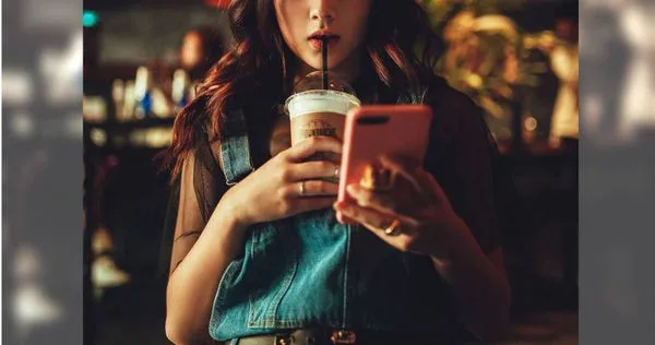 女子在交友軟體遇到童年玩伴。（示意圖／Pixabay）