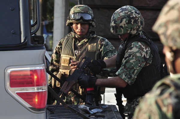 ▲▼墨西哥軍隊激烈槍戰！政府宣布擊斃12名毒販。（圖／路透）
