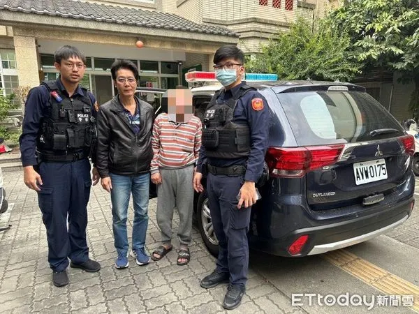 ▲屏東警分局崇蘭派出所警員陳泰融及黃宥維助徐姓阿北返家             。（圖／記者陳崑福翻攝）